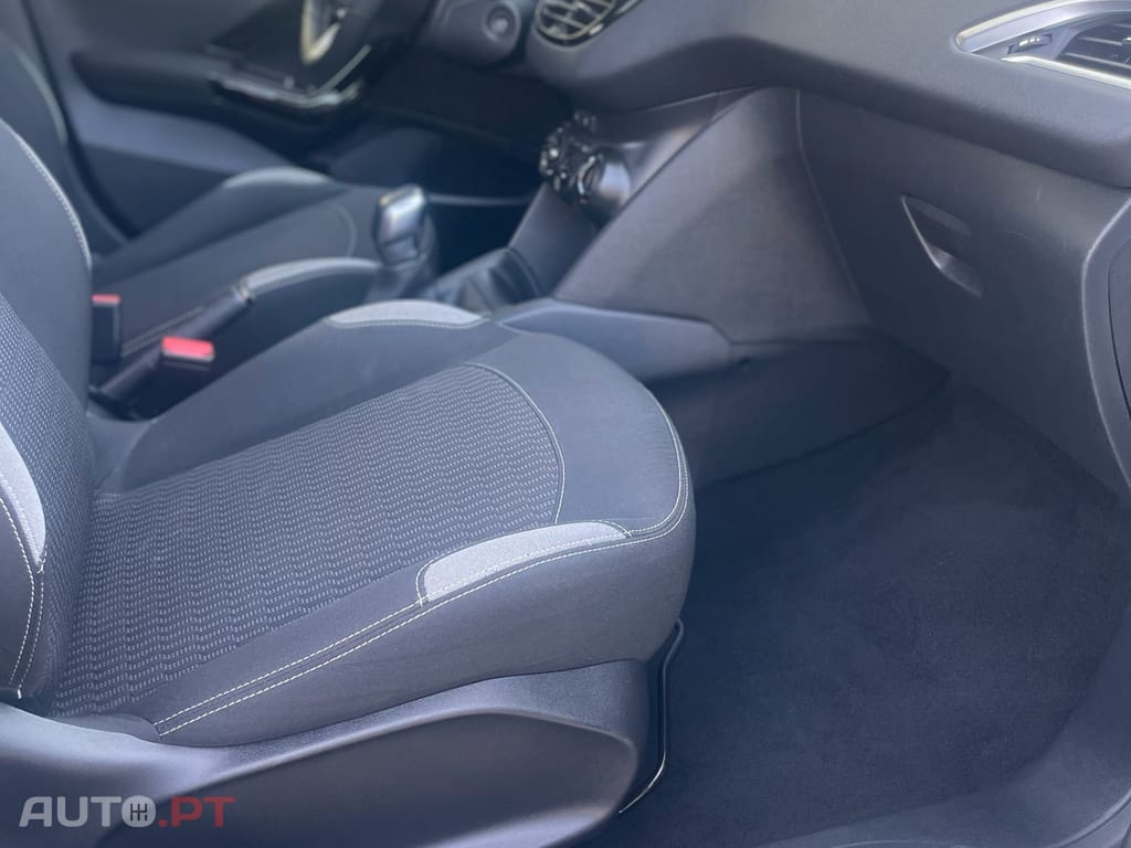 Peugeot 208 1.2 VTi Style