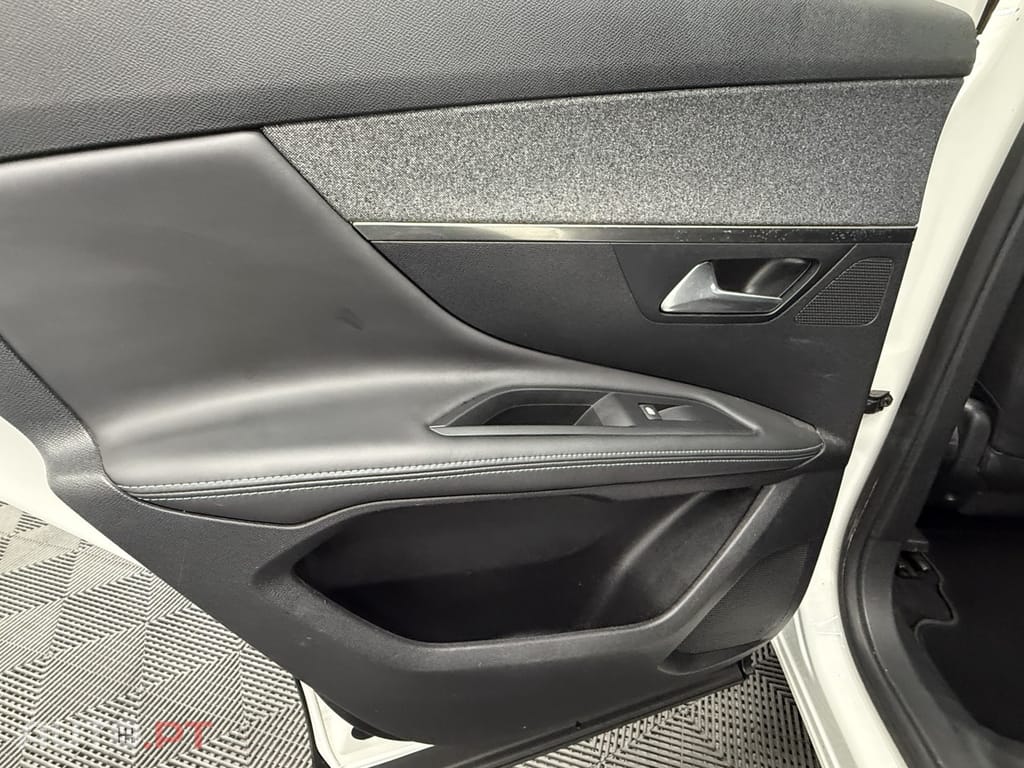 Peugeot 3008 1.2 PureTech Allure Grip Control EAT6