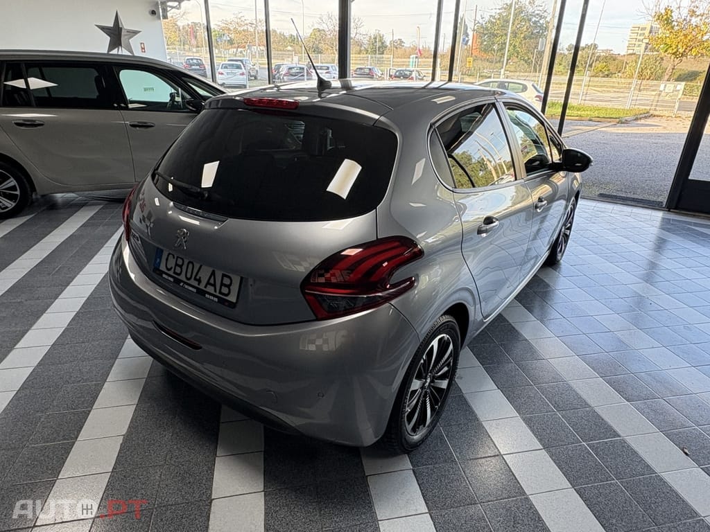 Peugeot 208 1.2 PureTech Signature