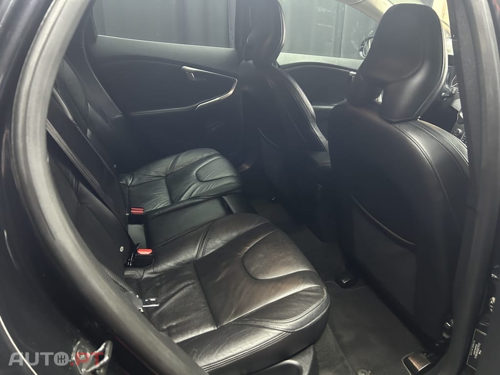 Volvo V40 1.6 D2 Eco Momentum — fotografia 13