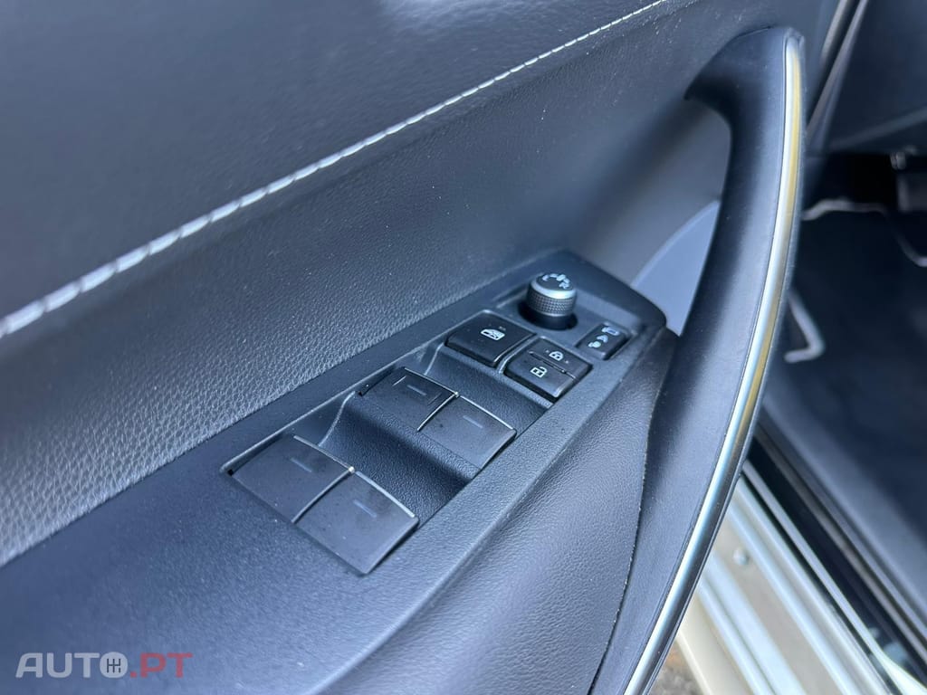 Toyota Corolla 2.0 Hybrid Square Collection