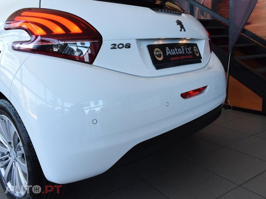 Peugeot 208 1.2 PureTech Signature