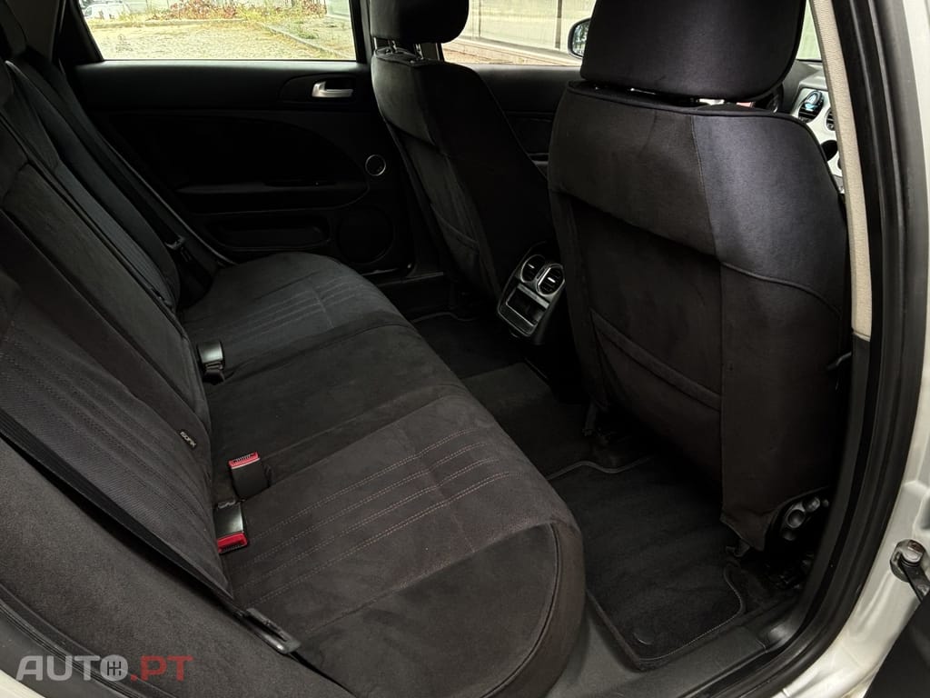 Alfa Romeo 159 1.9 JTD 16V Distinctive — fotografia 9