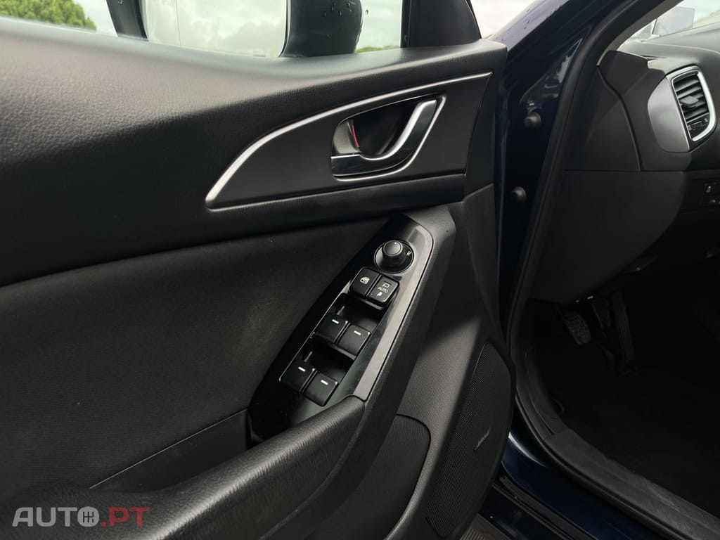 Mazda 3 1.5 Sky-D Excellence Navi