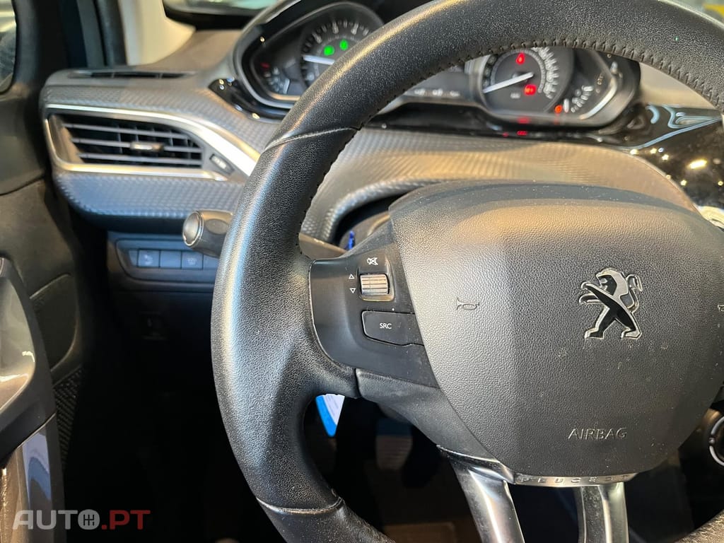 Peugeot 2008 1.2 e-VTi Style