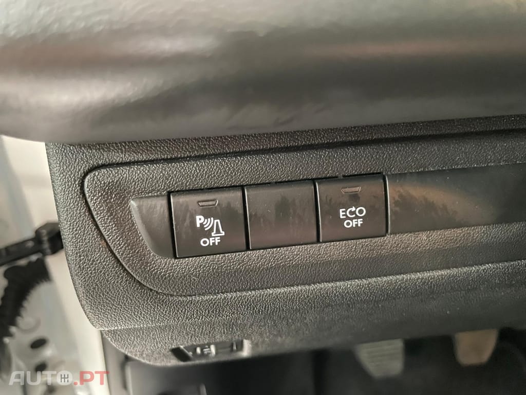 Peugeot 208 1.2 PureTech Signature