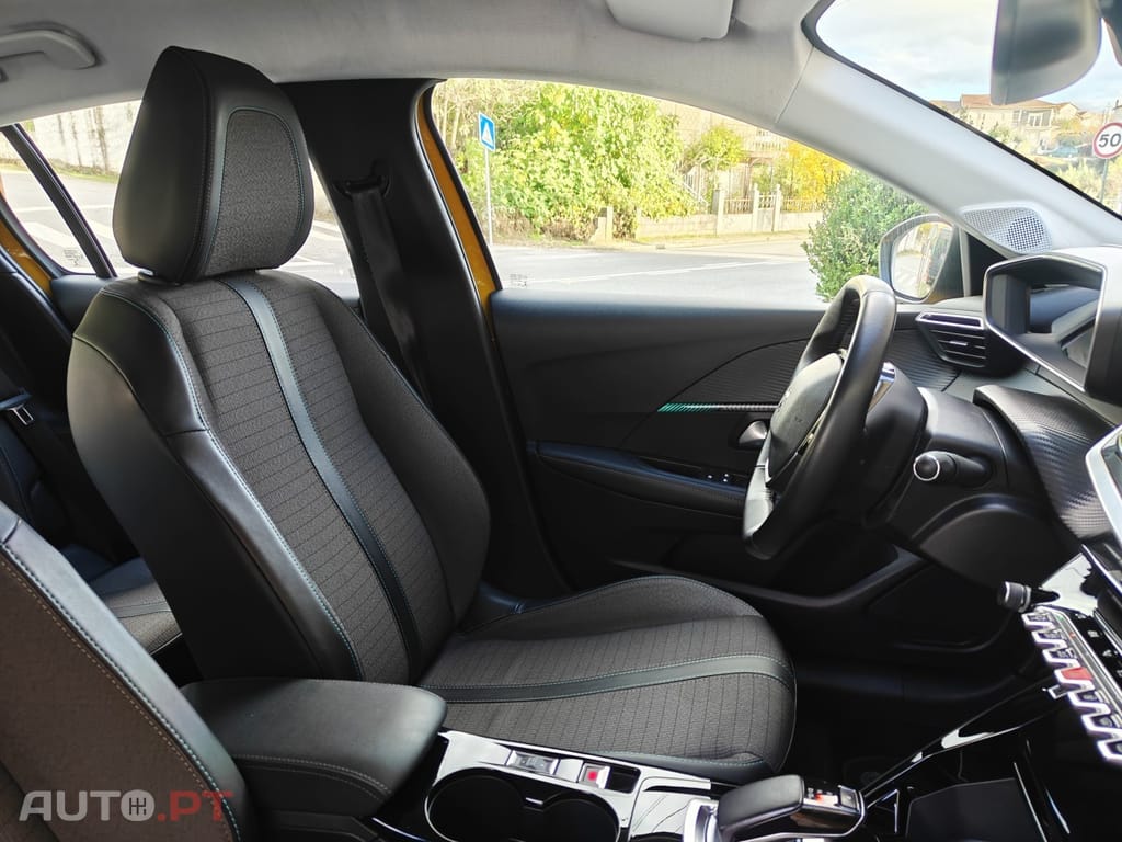 Peugeot E-208 50 kWh Allure Pack