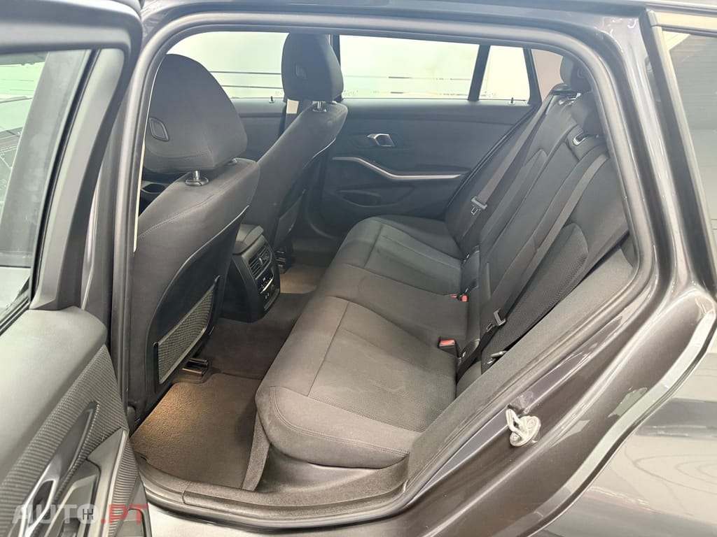 BMW 320 d Touring xDrive Line Sport Auto