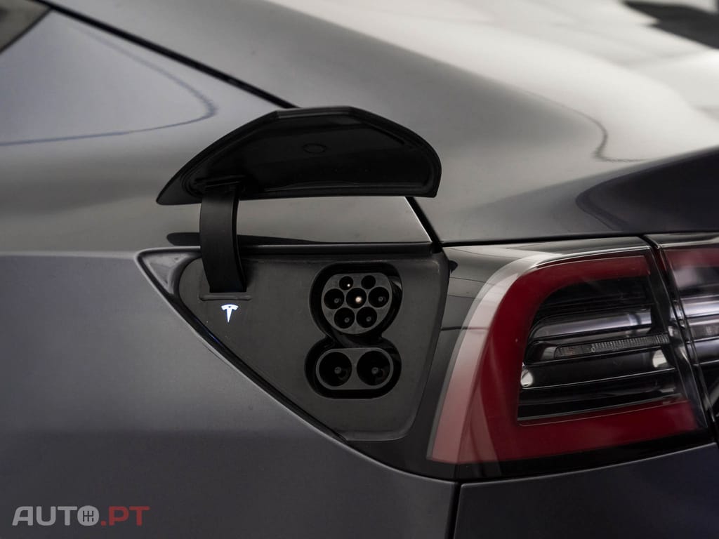 Tesla Model 3 Tração Traseira