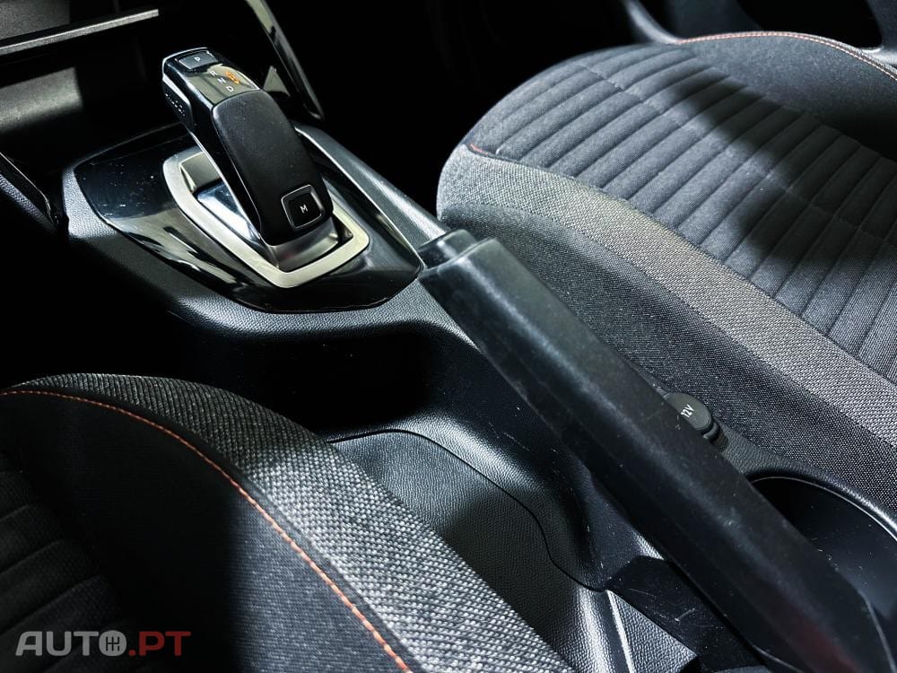 Peugeot 2008 1.2 PureTech Allure EAT8