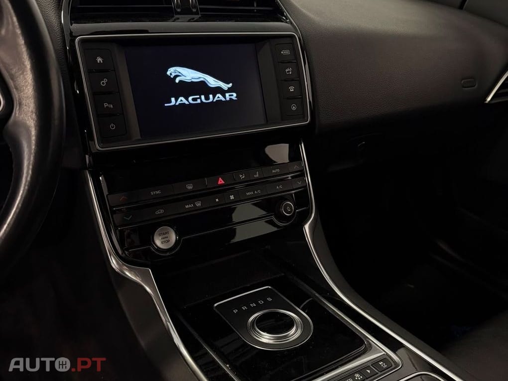 Jaguar XE 2.0 D Prestige Aut.