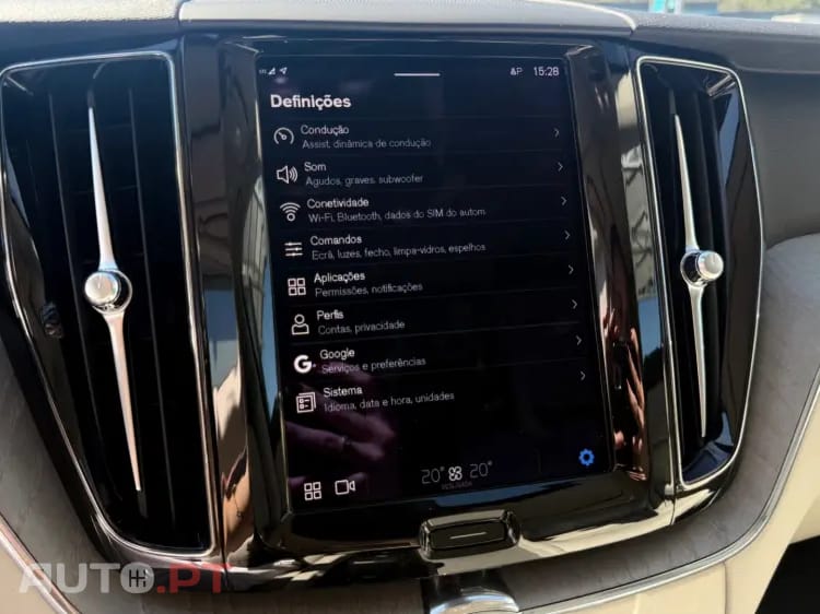 Volvo XC 60 2.0 T6 PHEV Core AWD — fotografia 21