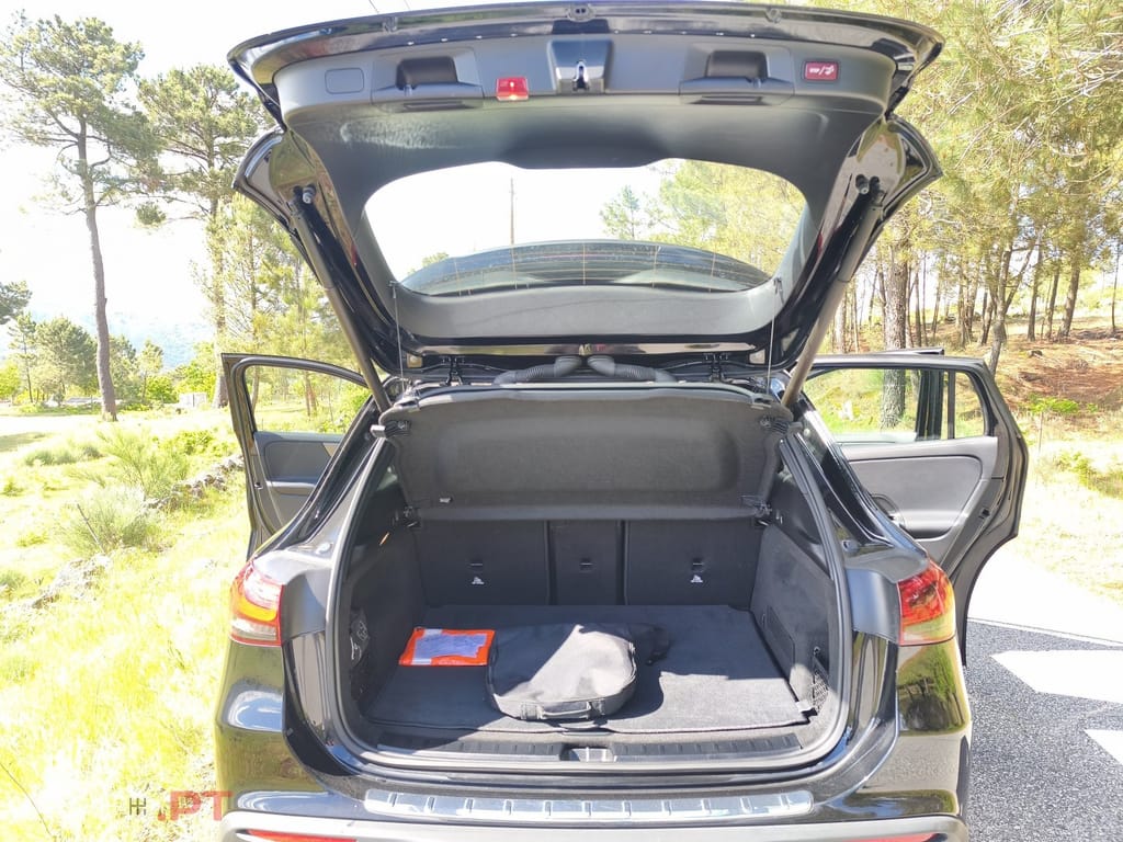 Mercedes-Benz EQA 250+ Progressive — fotografia 17