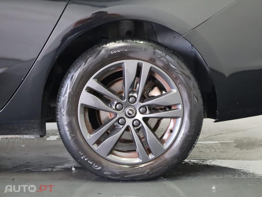 Opel Astra 1.5 Turbo  Design & Tech ST