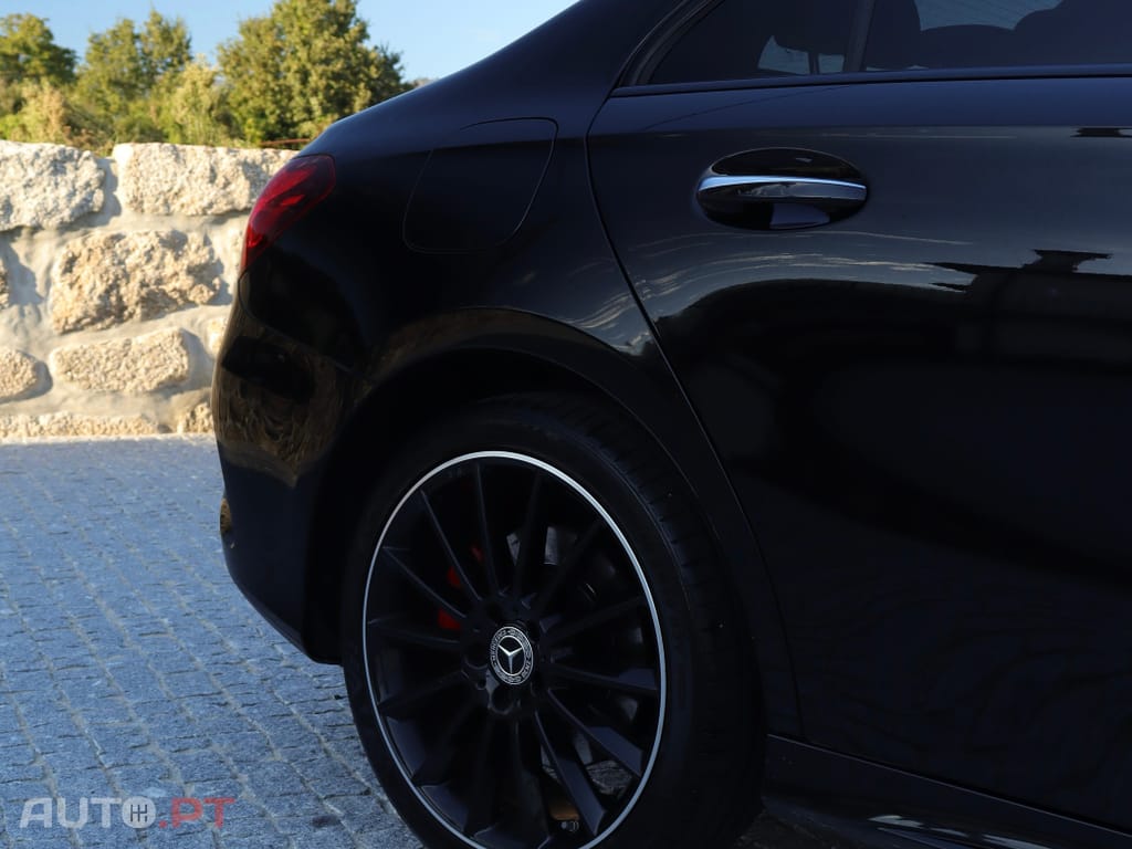 Mercedes-Benz A 250 e 8G-DCT AMG Line
