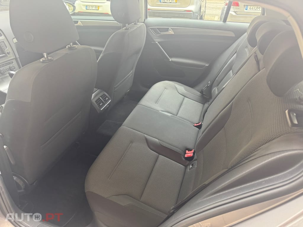 Volkswagen Golf 1.6 TDi Confortline DSG