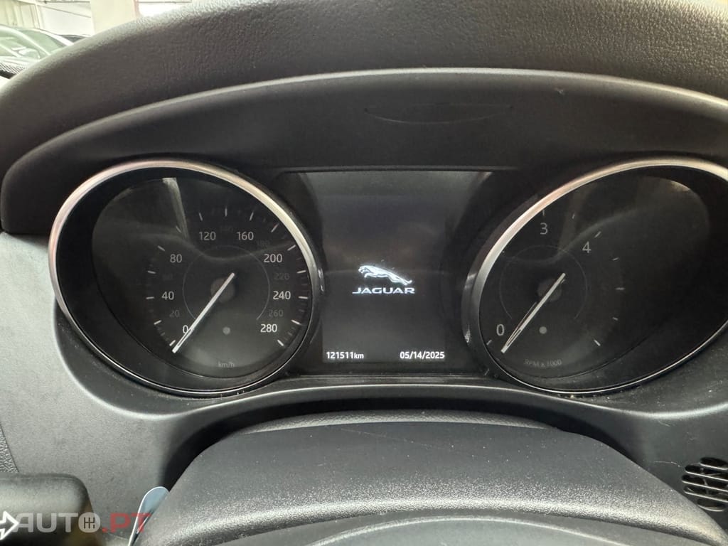 Jaguar XE 2.0 D Prestige