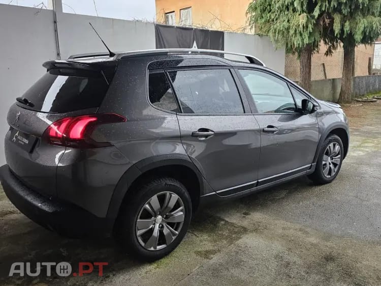 Peugeot 2008 1.2 PureTech Signature