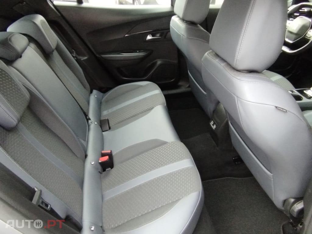 Peugeot 2008 1.2 PureTech Allure EAT8
