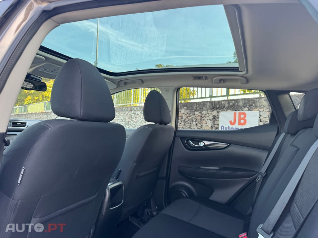 Nissan Qashqai 1.5 dCi N-Connecta 18