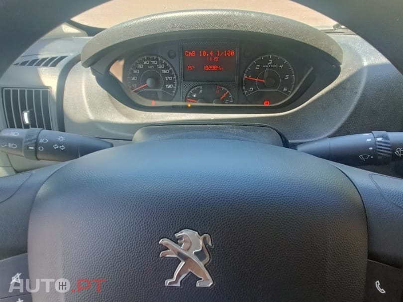 Peugeot Boxer 2.2 BlueHDi 333 L3H2 Premium