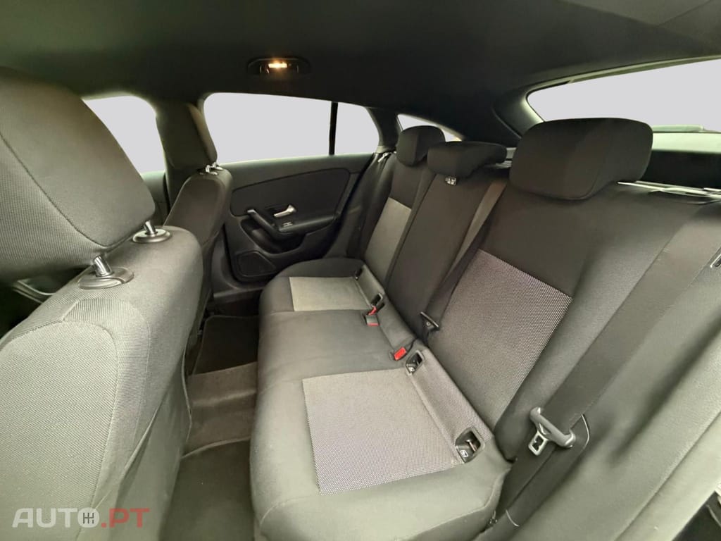 Mercedes-Benz CLA 180 D Business DCT