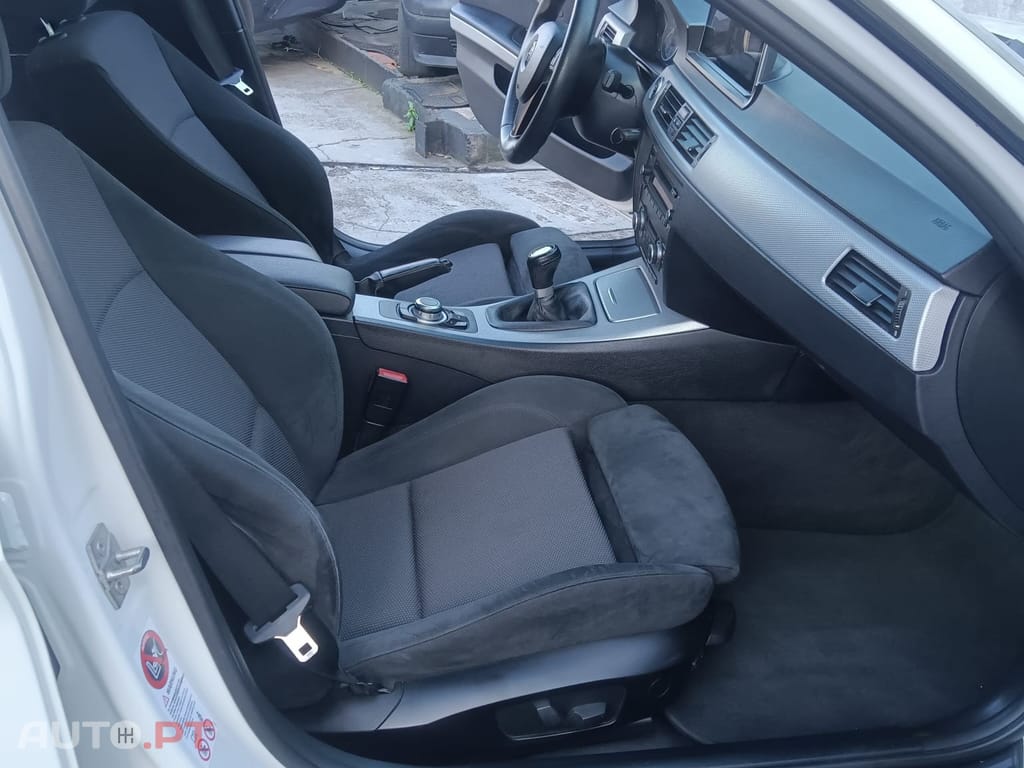 BMW 318 d Touring Navigation Sport