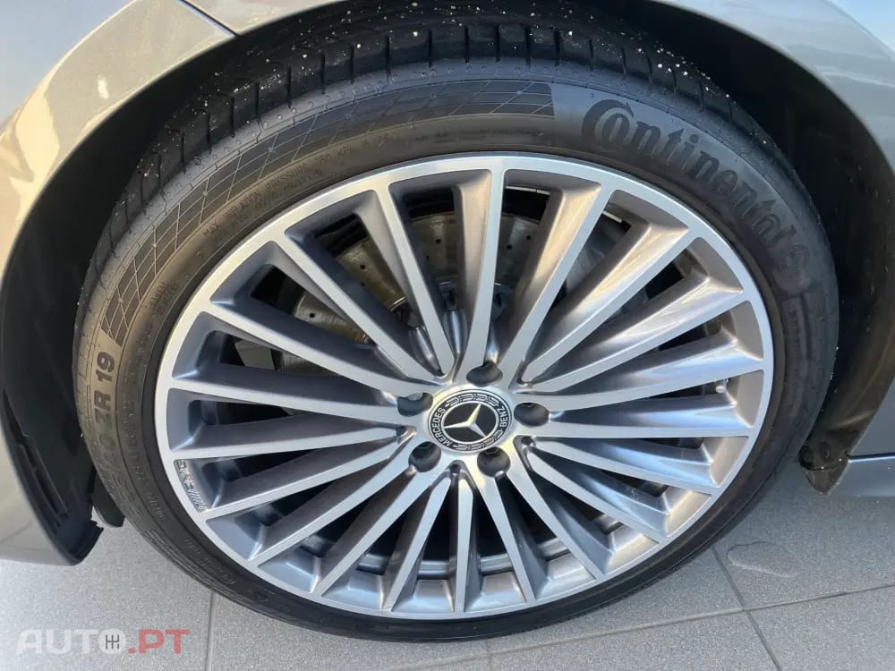Mercedes-Benz C 180 BERLINA HB+AUTO AMG+360+PELE+J19