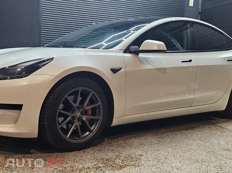 Tesla Model 3 Standard Range Plus RWD