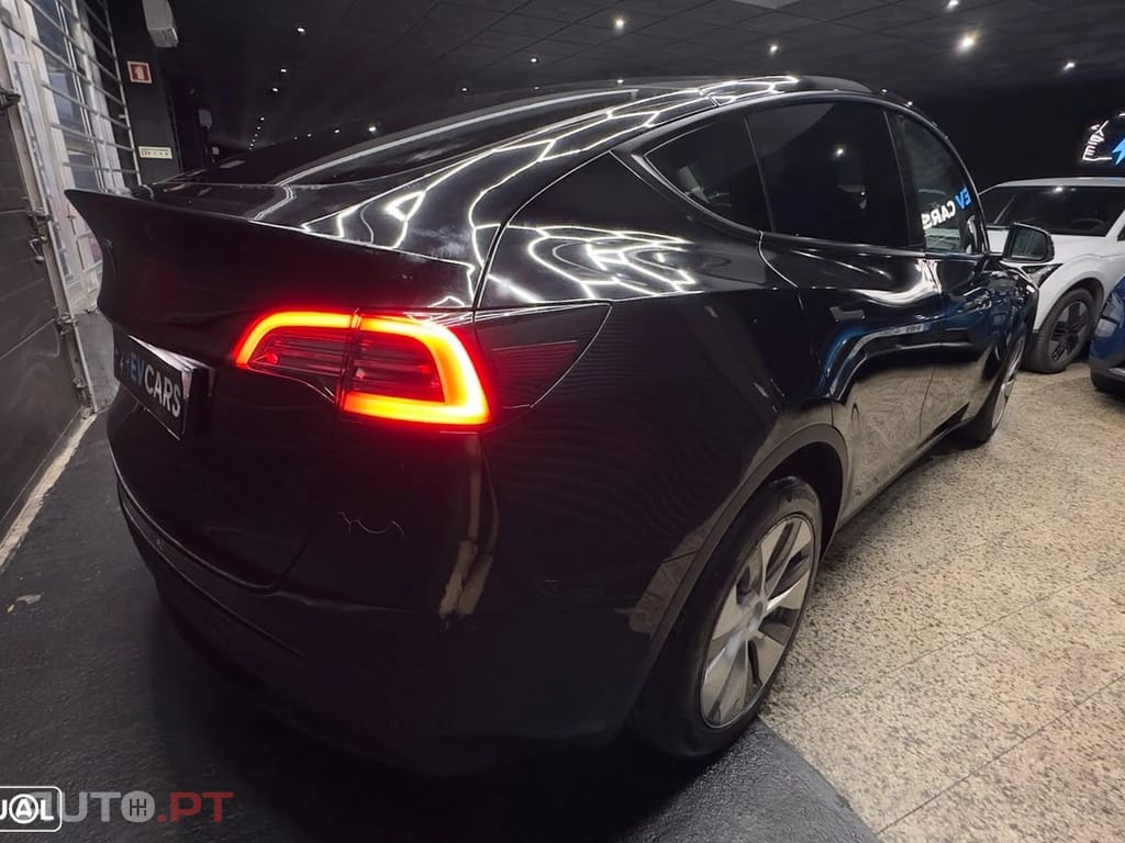 Tesla Model Y RWD