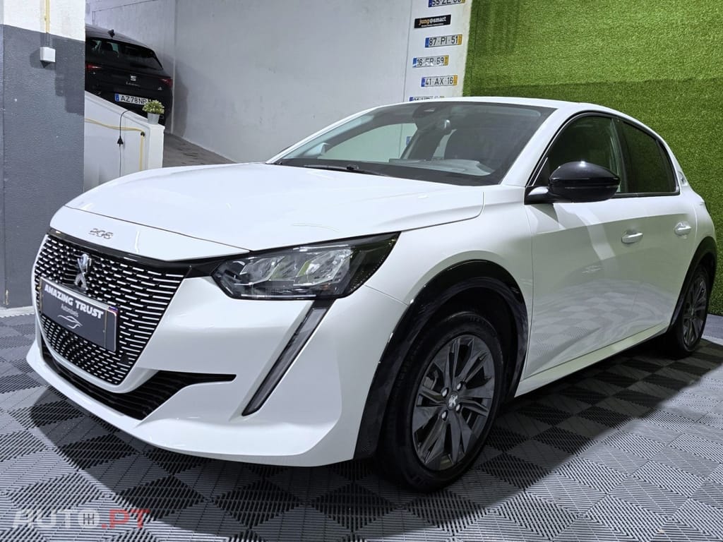 Peugeot E-208 50 kWh Allure Pack
