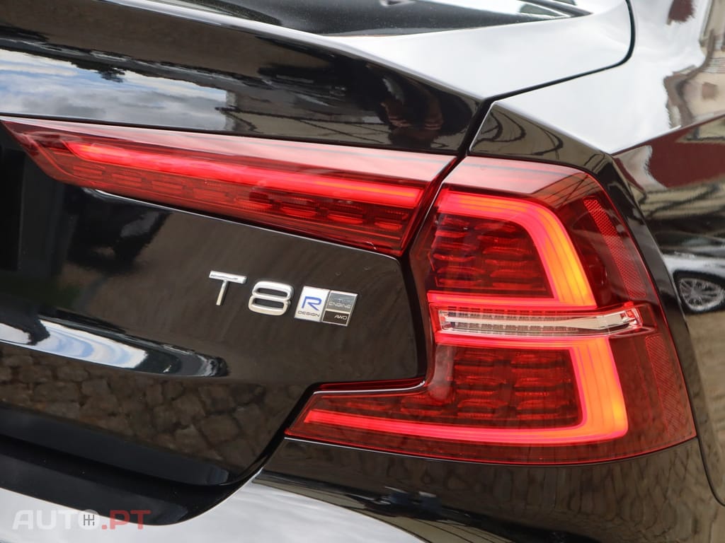 Volvo S60 2.0 T8 PHEV R-Design AWD