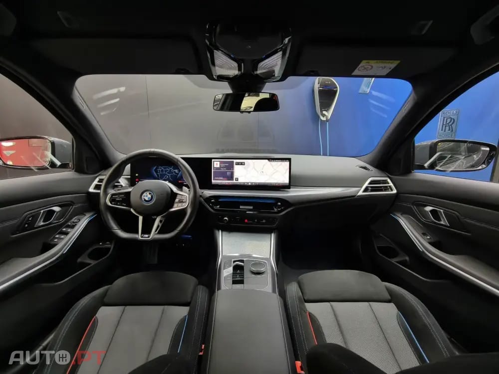 BMW 330 e Pack Desportivo M Pro Auto