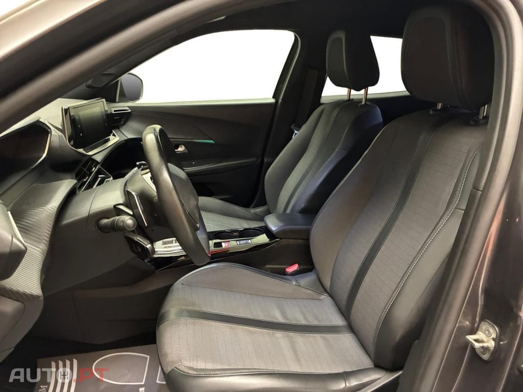 Peugeot 2008 1.2 PureTech Allure EAT8