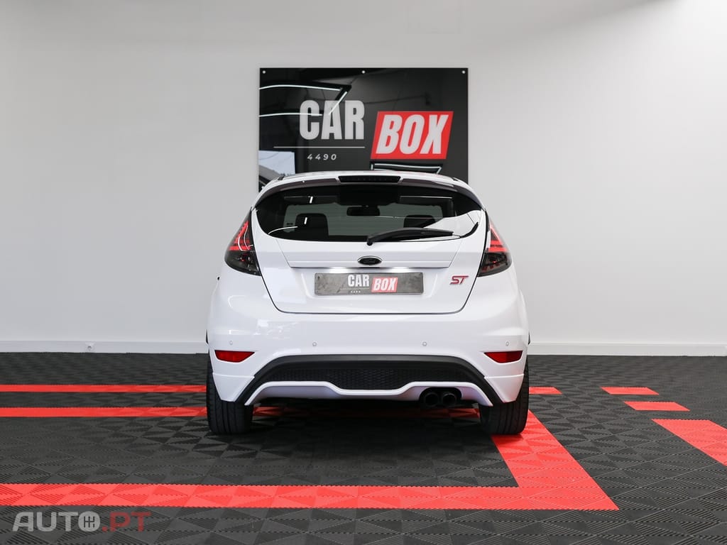 Ford Fiesta 1.6 EcoBoost c/ Pack Pele Desportiva ST