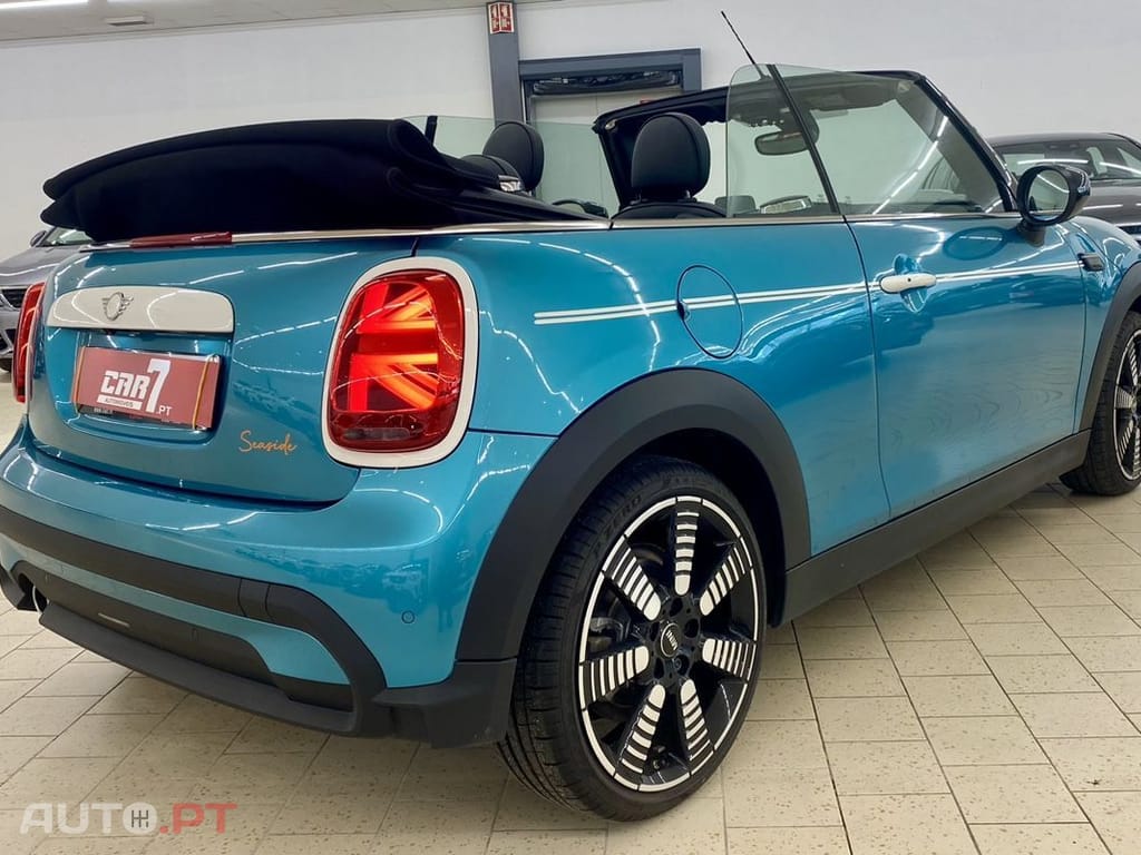 MINI Cooper Premium Plus Classic Auto