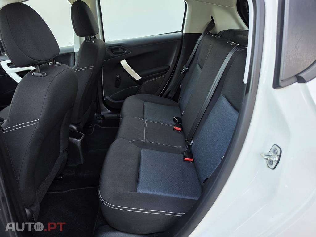 Peugeot 208 1.2i 68Cv Life
