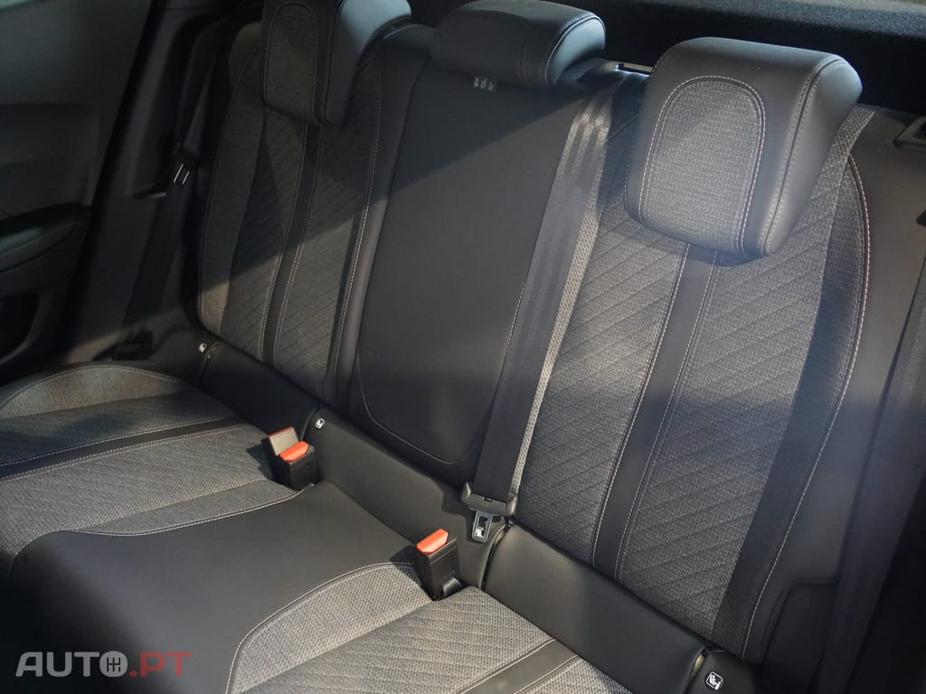 Peugeot 2008 1.2 PureTech Allure