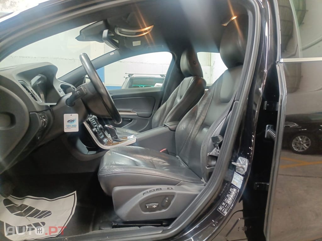 Volvo V60 2.4 D6 Momentum AWD Phev