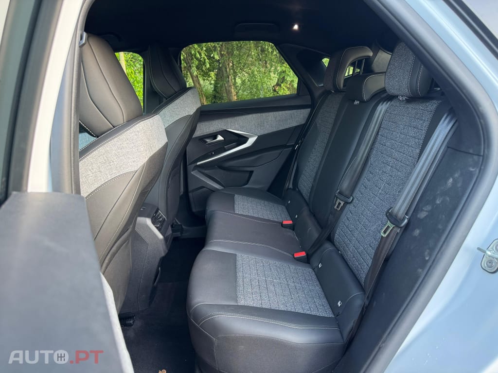 Peugeot 3008 1.2 Hybrid Allure e-DCS6