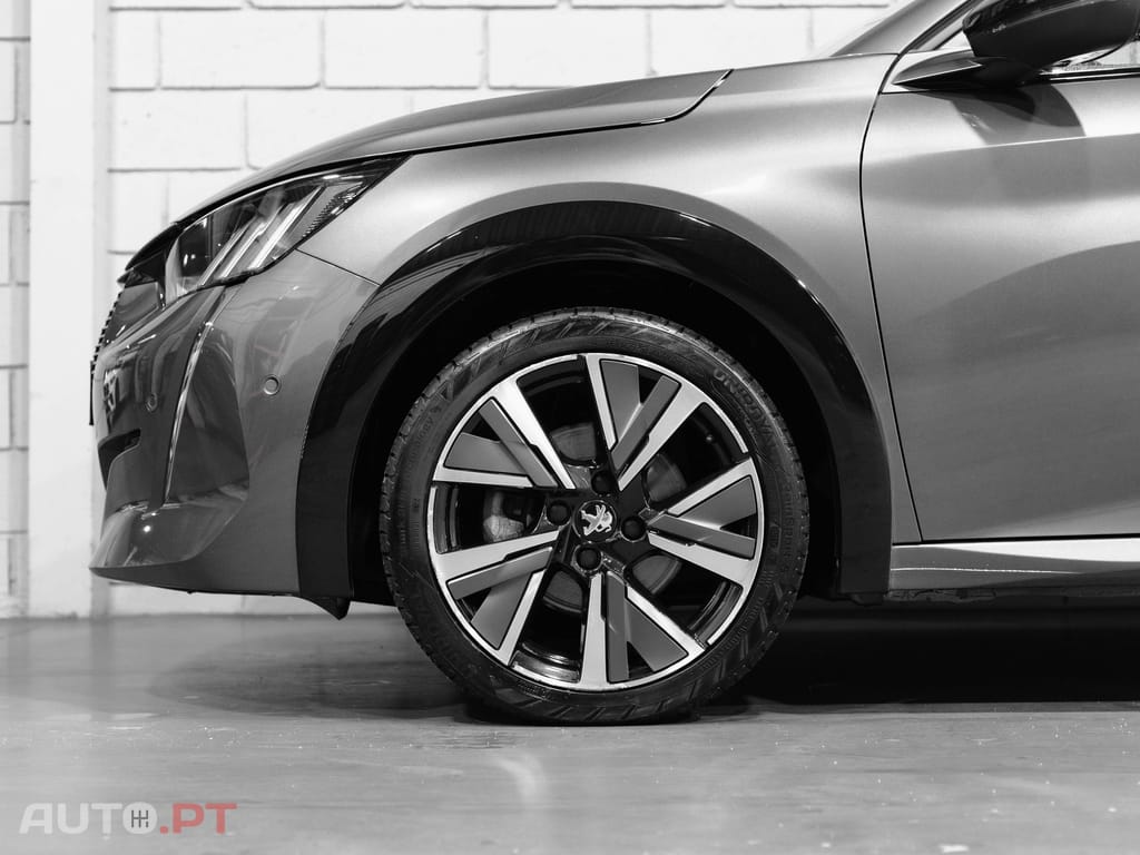 Peugeot 208 1.2 PureTech GT EAT8