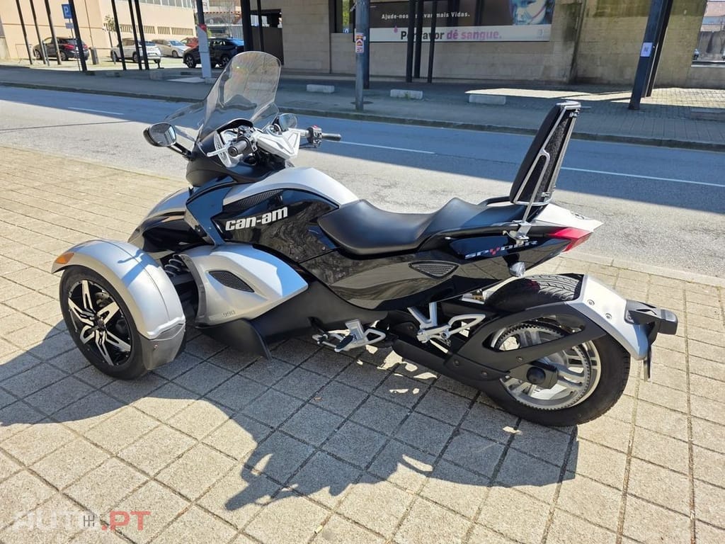 Bombardier CAN AM SPYDER