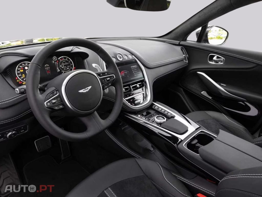 Aston Martin DBX V8