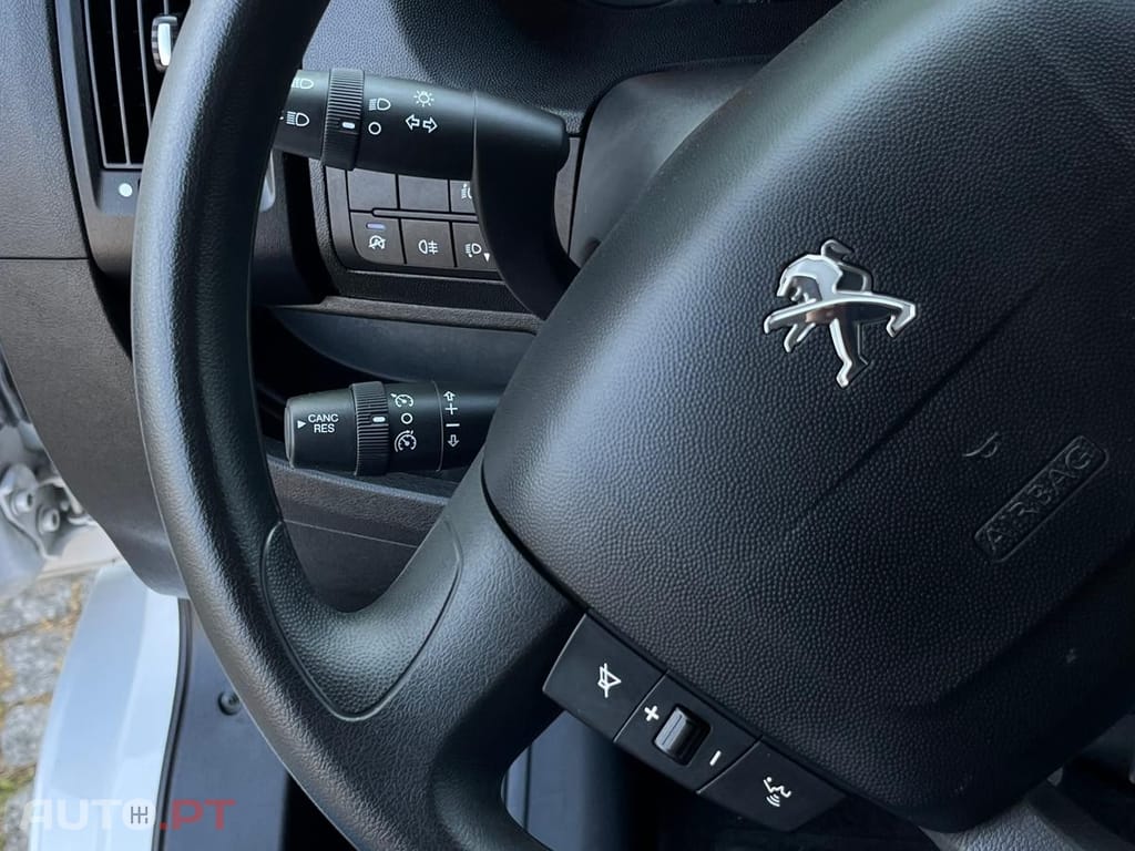 Peugeot Boxer 2.2 BlueHDi 330 L2H2 Premium