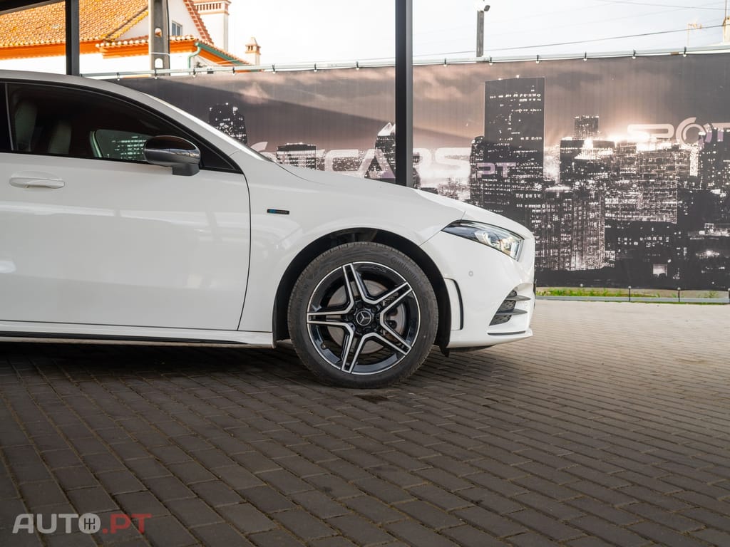 Mercedes-Benz A 250 e AMG Line