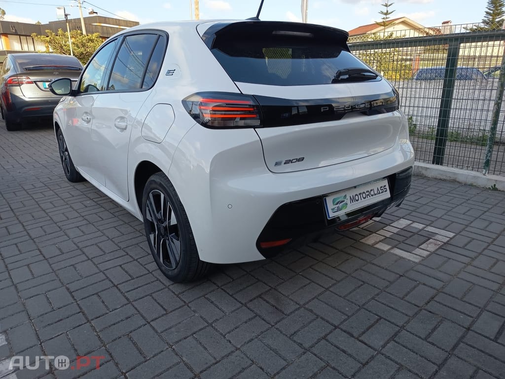 Peugeot E-208 50 kWh Style