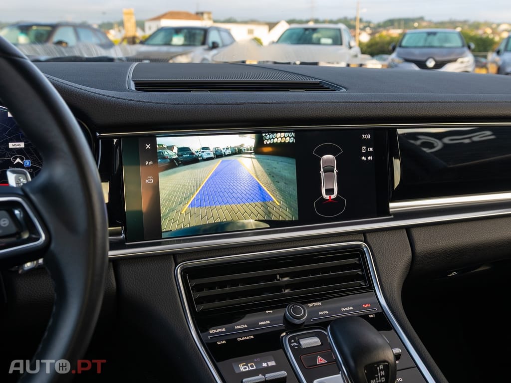 Porsche Panamera 4