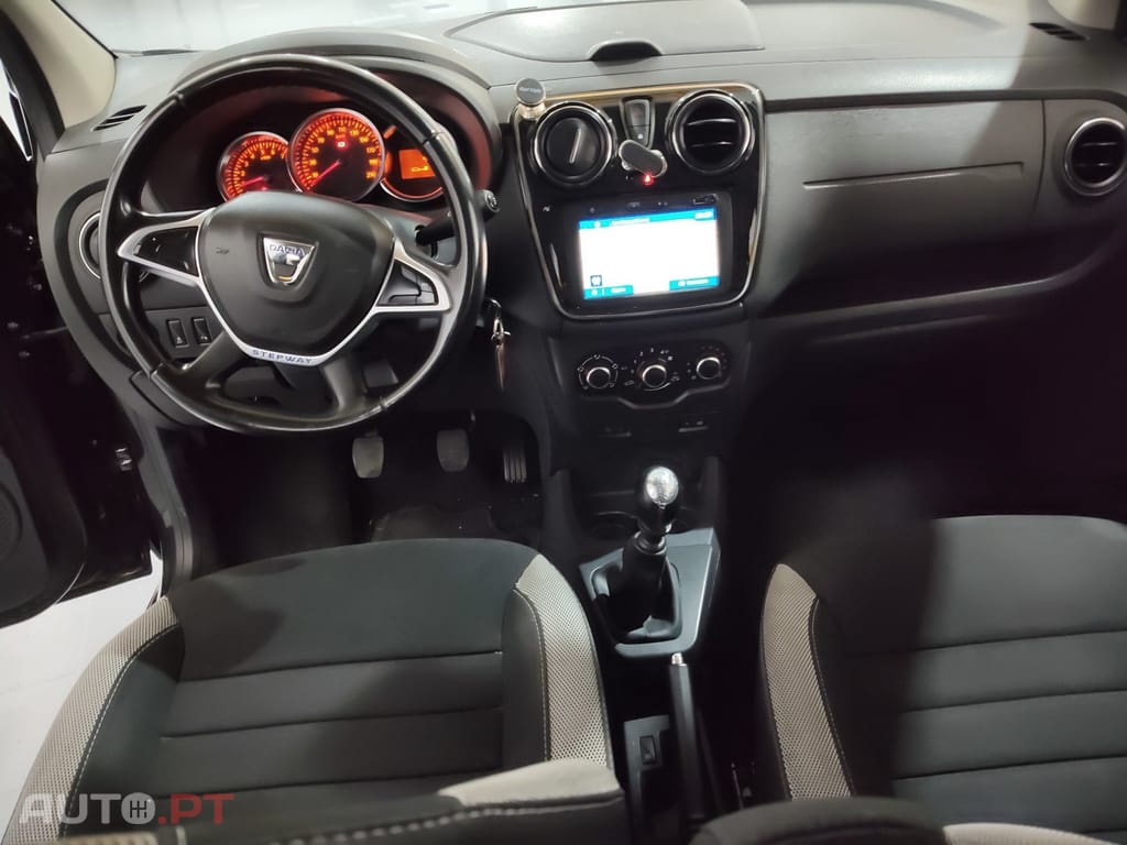 Dacia Lodgy 1.5 Blue dCi Stepway 7L
