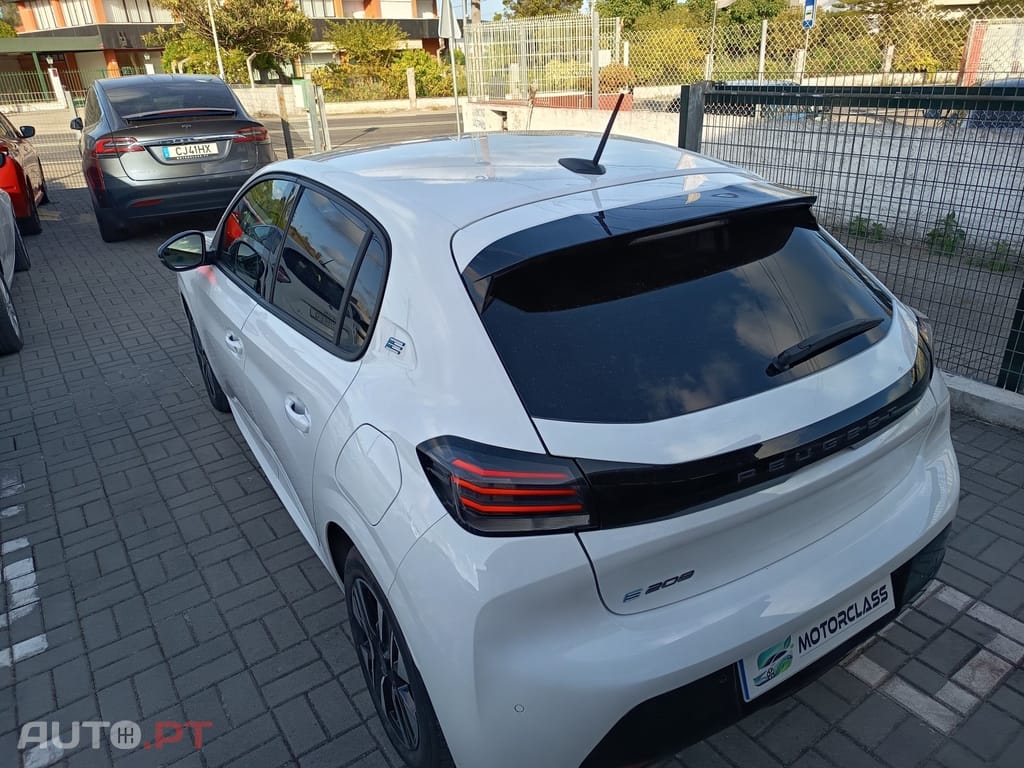Peugeot E-208 50 kWh Style