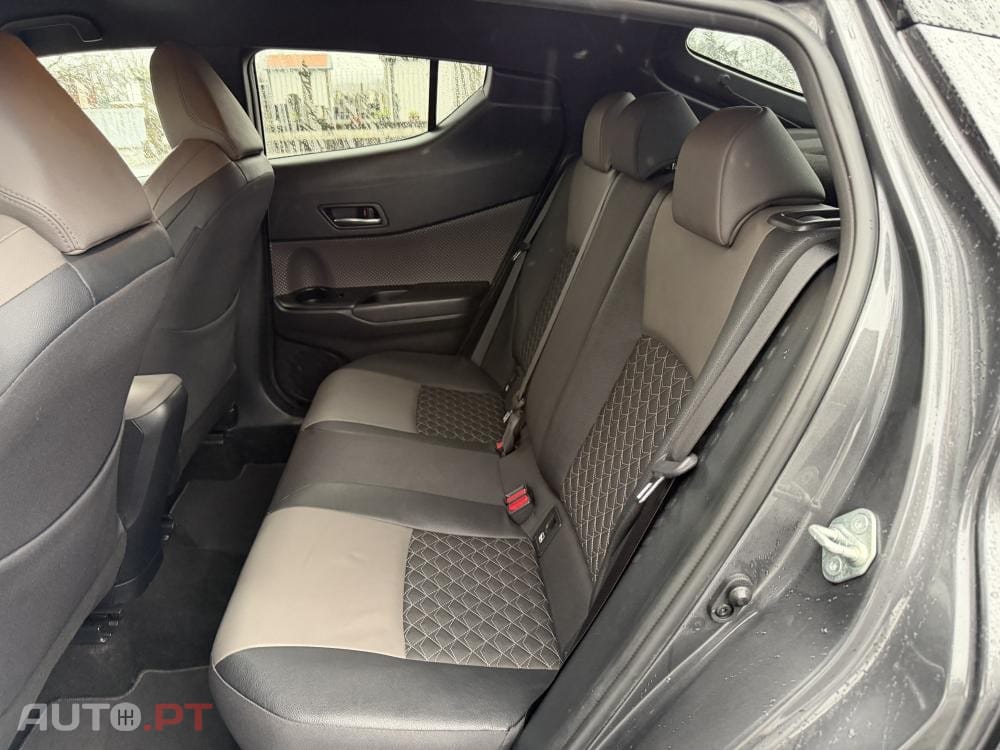 Toyota C-HR 1.8 Hybrid Square Collection